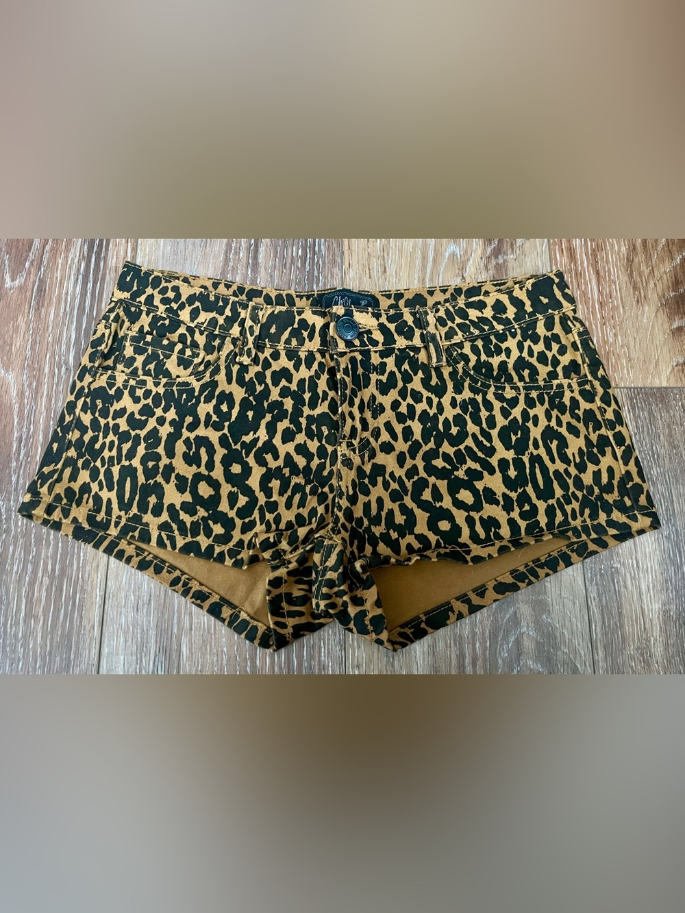 NWOT ChiQle Leopard Print Denim Low Rise Shorts Size Large